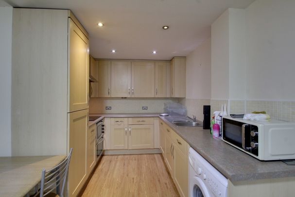 Knighton Park Road, Leicester - Photo 1