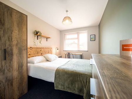 OX Living is proud to present this high-quality 9-bedroom co-living property, perfect for working professionals looking for stylish, stress-free living. Room 4 - Photo 4