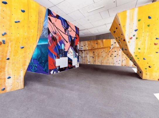 Stylish Inner-City Apartment with Resort-Style Facilities - Photo 1