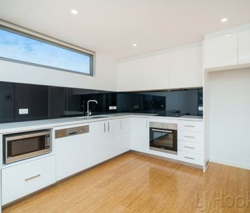 2 Bedroom Apartment in Great Location! - Photo 2