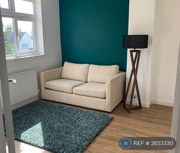 4 bedroom semi-detached house to rent - Photo 3