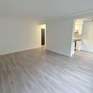 Bright and Spacious 1BED/1BATH in the West End - Photo 2