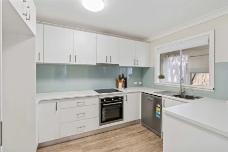 Prime CBD Location – Spacious Double Brick Californian Bungalow - Photo 5