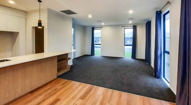 Four Bed Two Bath Home in Ravenswood. - Photo 1