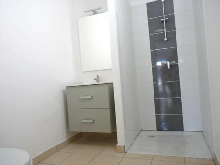 Location Appartement 2 pièces 50m² STE CLOTILDE 97490 - Photo 2