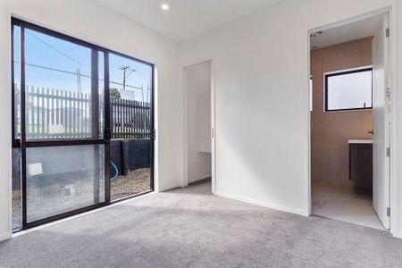 Walk to the Beach - Great Family Home - Photo 2