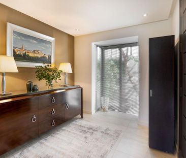 Luxury Townhouse for rent in The Golden Mile, Marbella, Andalusia - Photo 2