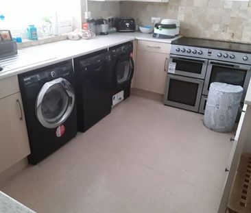 Room in a Shared Flat, London, W10 - Photo 1