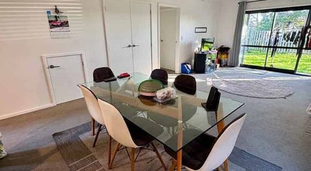 Modern 3-bedroom home for rent - Photo 2