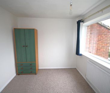 3 bedroom detached house to rent - Photo 2