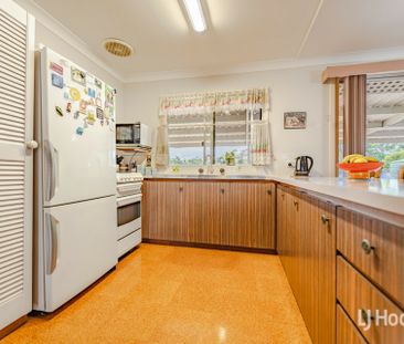 Family Home with large Powered Workshop - Plus Shed - Photo 5