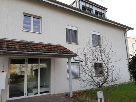 5 pièces avec balcon dans quartier calme et verdoyant - Photo 2