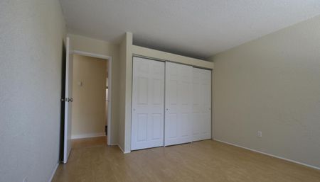 5 & 35 Harlington Crescent - Photo 2