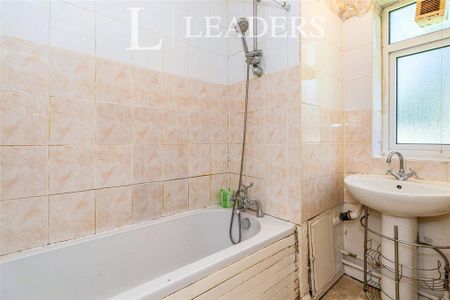 3 bedroom flat to rent - Photo 5