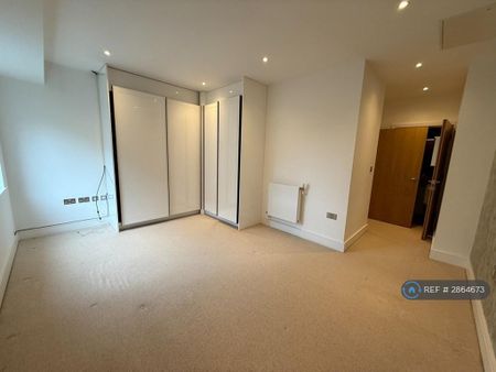 4 bedroom terraced house to rent - Photo 3