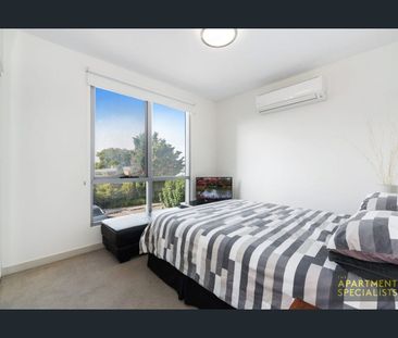 Stylish, Spacious Living in a Prime Heatherton Location - Photo 3