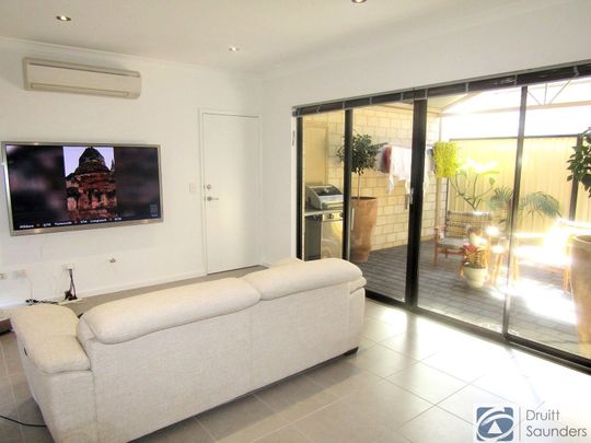 BEAUTIFUL STREET FRONT VILLA IN PRIME LOCATION HOME OPEN SATURDAY 21 FEBRUARY AT 9.45AM SHARP! - Photo 1