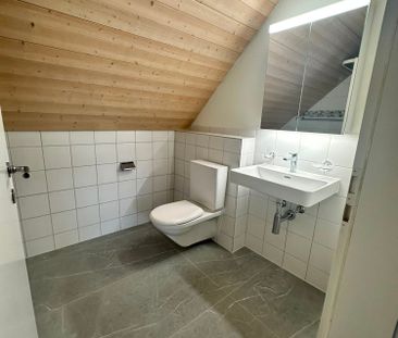 Renovierte 3.5-Zimmer-Dachwohnung mit charmantem Altbaucharakter un... - Foto 4