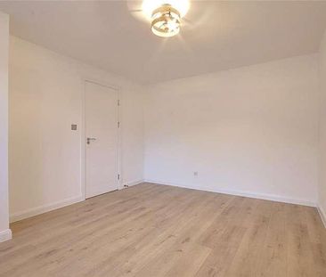 Elderbek Close, Cheshunt, Waltham Cross, Hertfordshire, EN7 - Photo 4