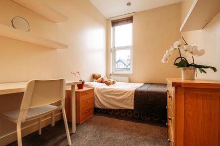 6 bedroom terraced house to rent - Photo 3
