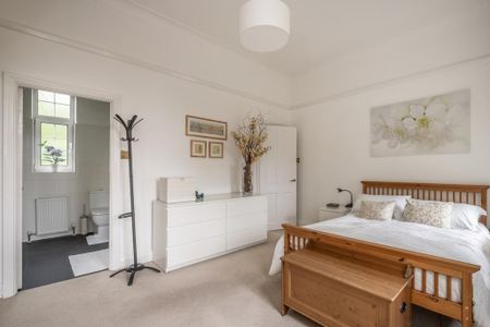 4 bedroom flat to rent - Photo 3
