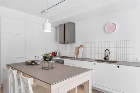 Bright & Leafy Garden House Apartment - Photo 3