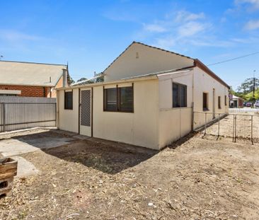 Retro Charm with Space to Make It Your Own - Photo 4