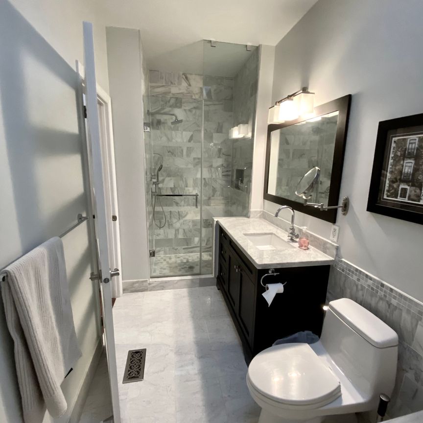 For Lease - 611 Adelaide Street, Toronto, Ontario - Photo 1