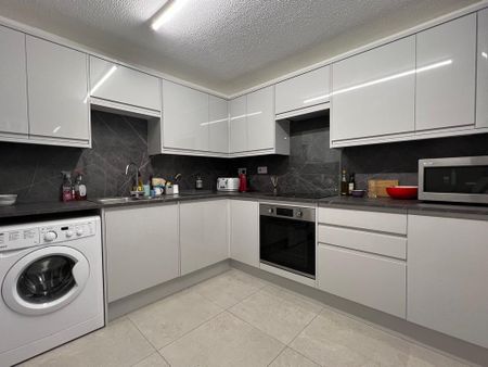 5 bedroom end of terrace house to rent - Photo 5