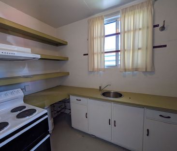 Fully Fenced Two Bedroom Unit - Photo 3