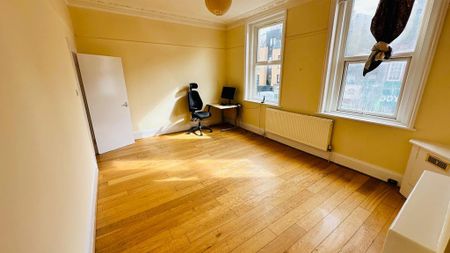 2 bedroom flat to rent - Photo 2