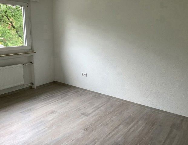 Einzug kurzfristig möglich! Renovierte 3-Zimmer-Wohnung - Photo 1