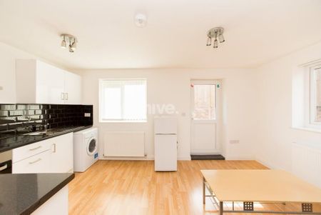 Lewis Drive, Fenham, Newcastle upon Tyne - Photo 5