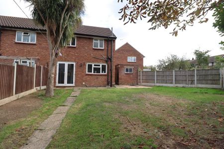 3 bedroom end of terrace house to rent - Photo 5