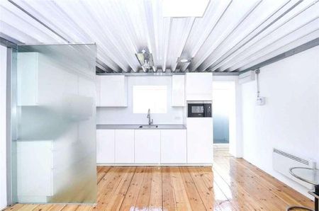 @white, Scout Way, Mill Hill, London, NW7 - Photo 2