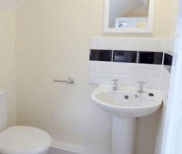 4 bedroom terraced house to rent - Photo 1