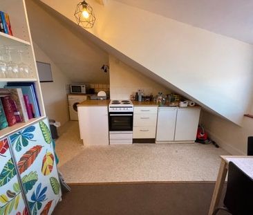 Avenue Road, Portswood - Photo 1