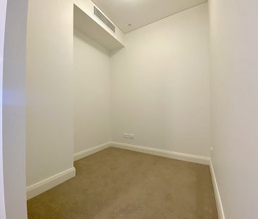 Near NEW Stunning 2 Bedrooms 2 Bathroom Plus Study Apartment Short ... - Photo 5