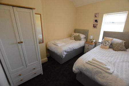 3 bedroom semi-detached house to rent - Photo 5