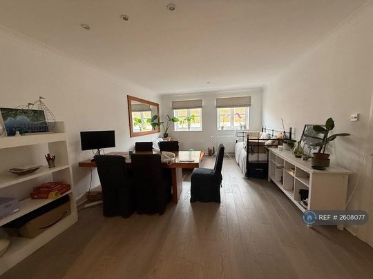 2 bedroom penthouse to rent - Photo 1