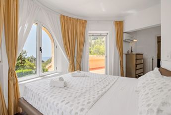 For rent villa with private pool near the beach in Cumbre del Sol, Benitachell