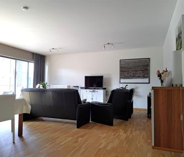Mooi en lichtrijk appartement met 2 slaapkamers en ondergrondse aut... - Photo 6