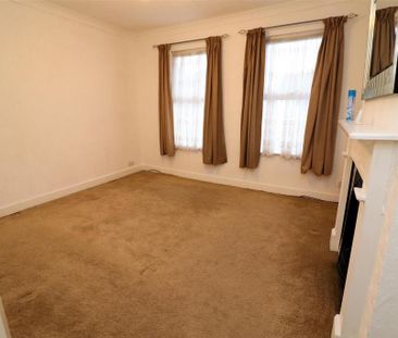 3 bedroom end of terrace house to rent - Photo 2