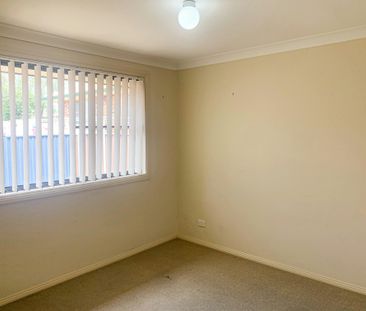 Modern Three Bedroom Home - Photo 5