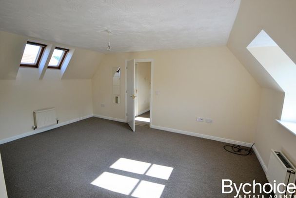 2 bedroom coach house to rent - Photo 1