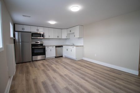 BRAND NEW STUNNING APARTMENT AVAILABLE IN WELLAND - Photo 3