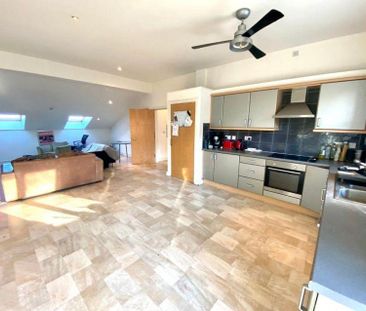 3 bedroom flat to rent - Photo 2