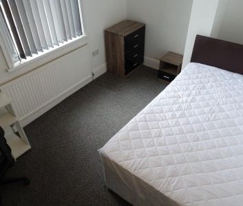 6 bedroom House To Rent - Photo 2