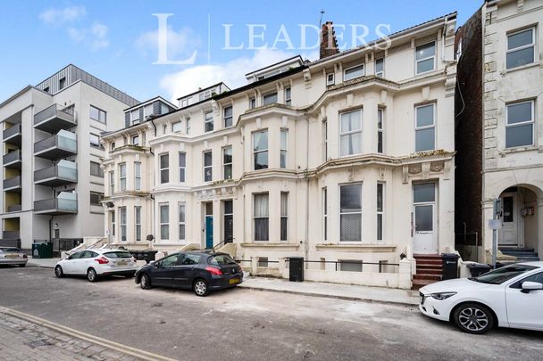 4 bedroom apartment to rent Alhambra Road, Southsea, PO4 - Photo 1