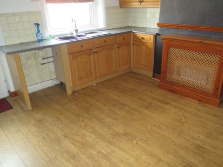 2 bed Terraced - To Let - Photo 5